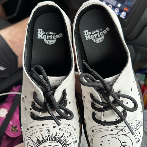 NWOT Cosmic embroidered dr. Martens - Picture 5 of 6